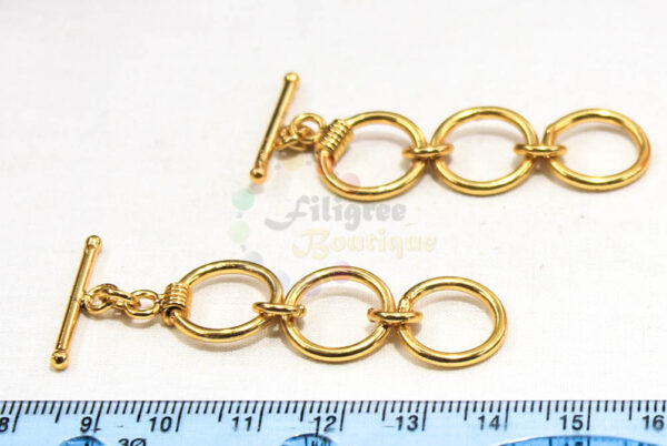 Toggle clasp gold